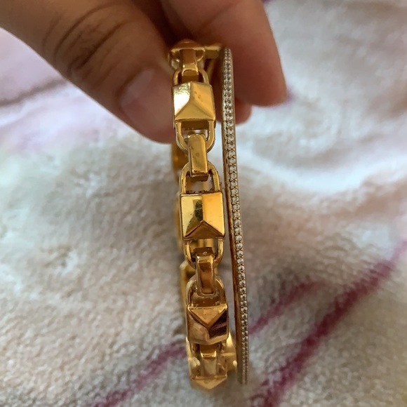 Micheal kors 18k gold bracelet - Picture 2 of 3